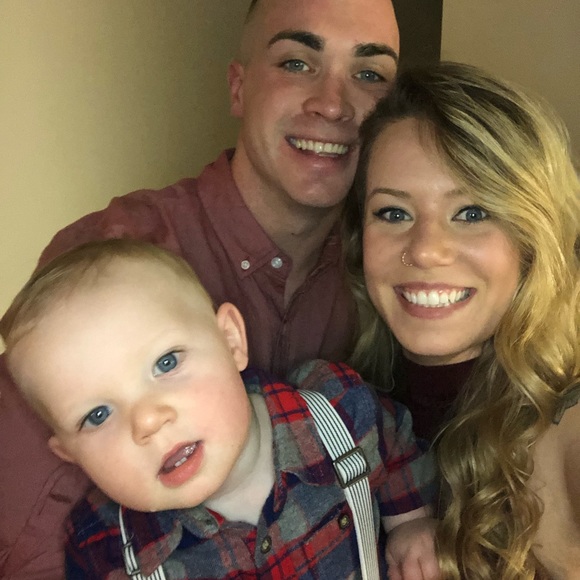 Meet your posher, Kelly! 🌻 - Picture 3 of 6